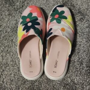 TOMS Women's Floral Mules - Pink and Green
